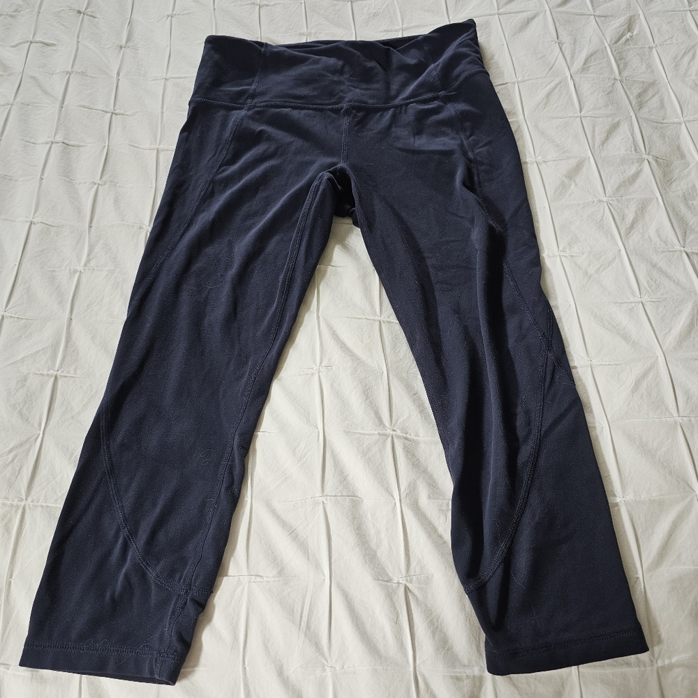 Athleta salutation cropped leggings in navy